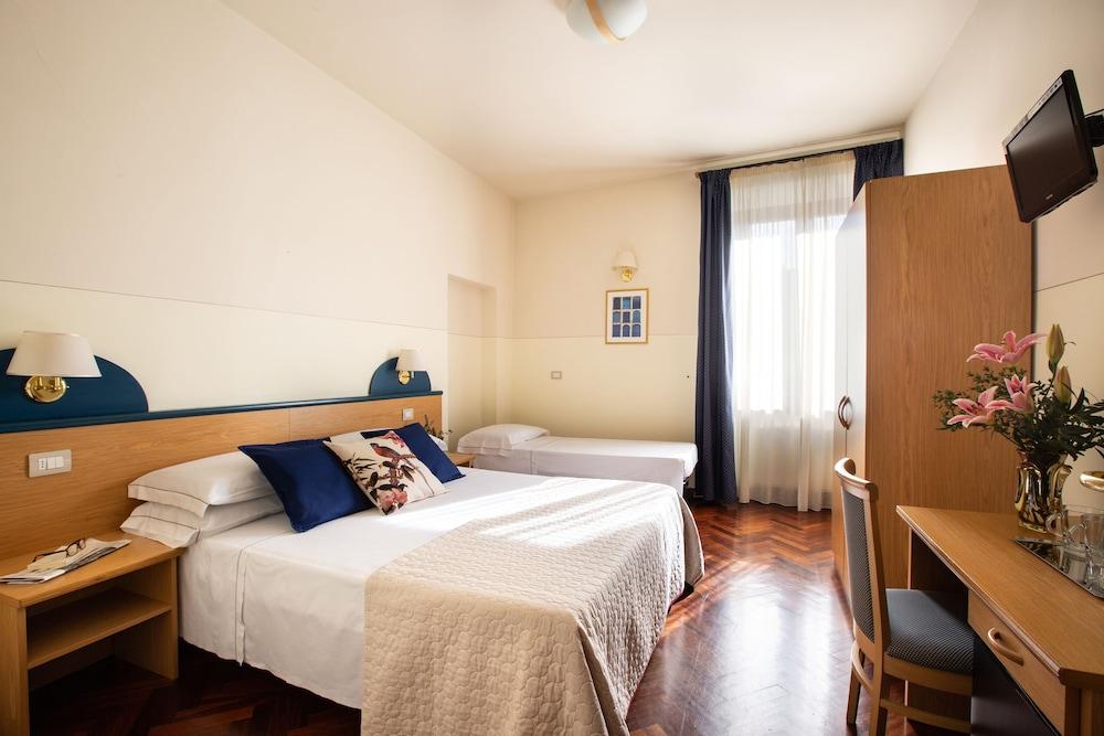 Aramis Deluxe Rooms Флоренція Екстер'єр фото