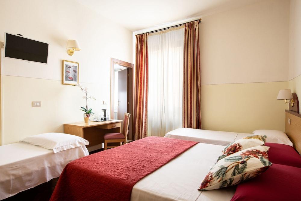 Aramis Deluxe Rooms Флоренція Екстер'єр фото