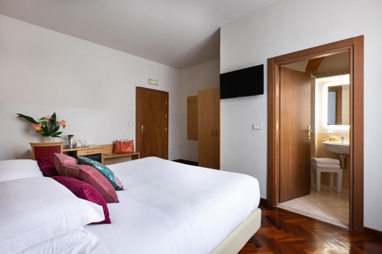 Aramis Deluxe Rooms Флоренція Екстер'єр фото