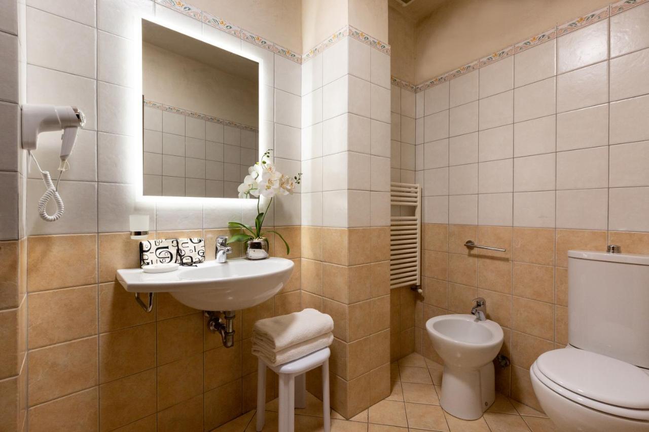 Aramis Deluxe Rooms Флоренція Екстер'єр фото