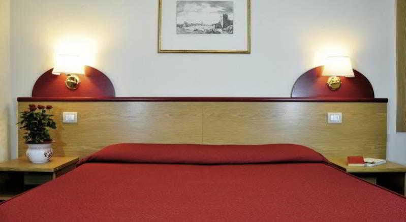 Aramis Deluxe Rooms Флоренція Екстер'єр фото